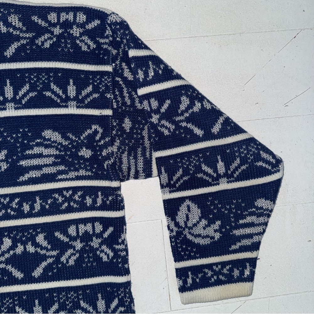 Vintage Elegant Navy and Cream Patterned Crewneck Sweater Retro 80s 90s - Picture 5 of 6